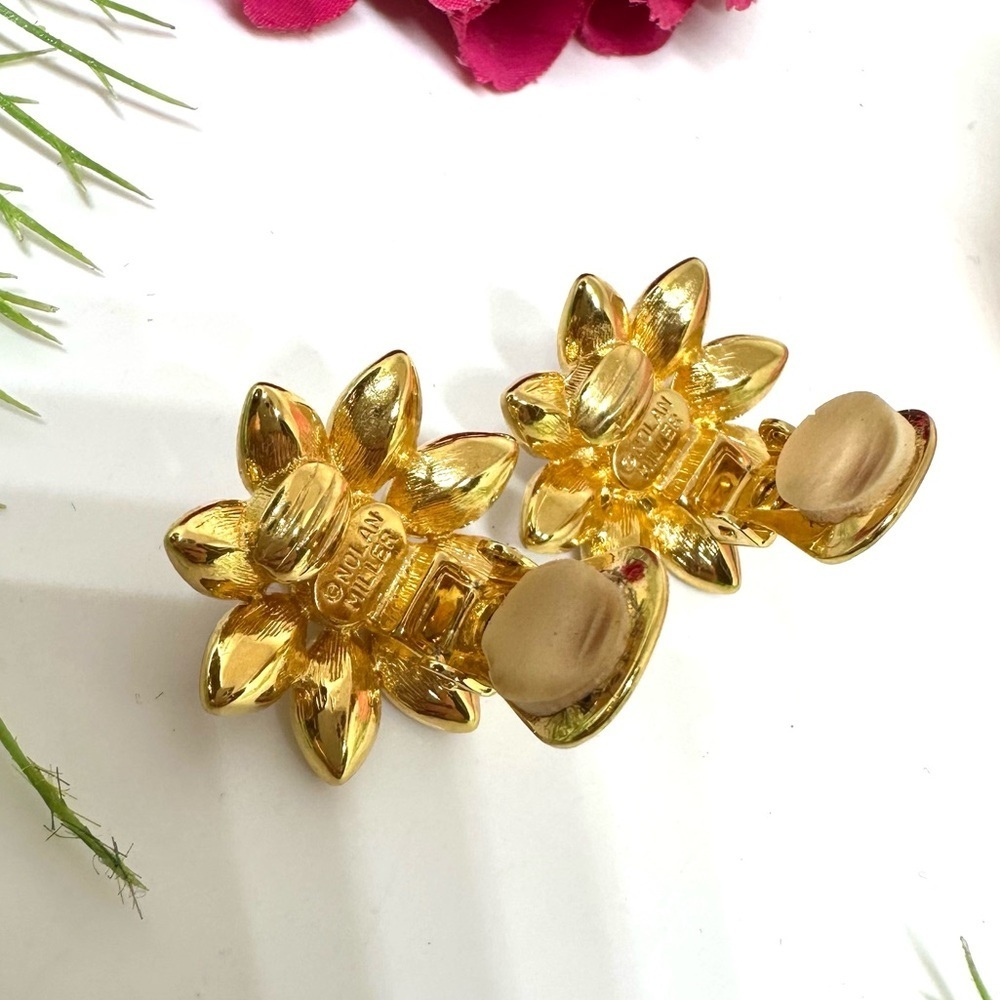 VINTAGE⚜️Nolan Miller Pearl & Crystal Flower Clip Earrings - Picture 7 of 8